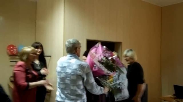 Мамочка приехала в гости к детям,а попала на свой юбилей -75 лет.Сюрприз!!! смотреть онлайн