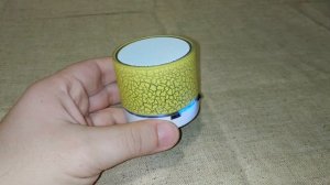 Bluetooth колонка с цветной подсветкой и большим набором функций.
