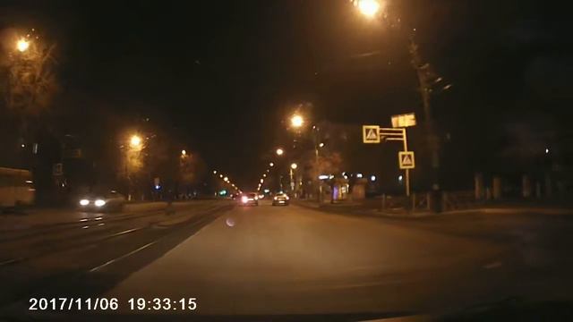 Орск, очередной малолетний бегун по переходу смотреть онлайн