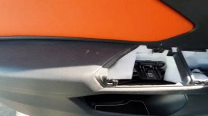 Ограничители дверей нового образца на Lada Vesta