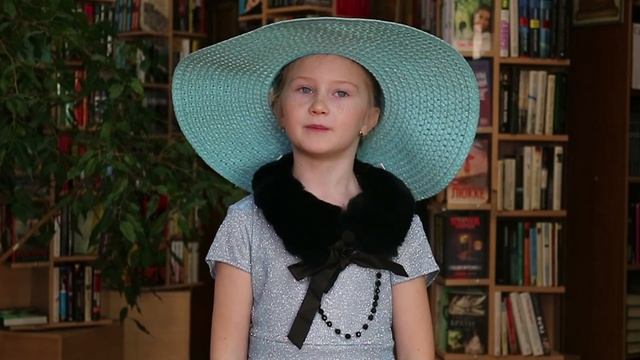 Солидная дама. Всемирный день поэзии.