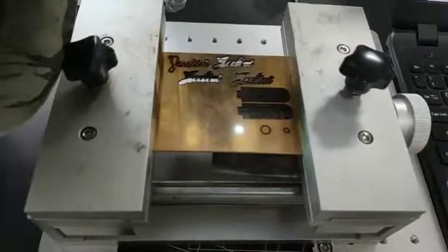 Резка меди 1,5 мм на лазерном маркере  Expert F-50 (50 Вт).
