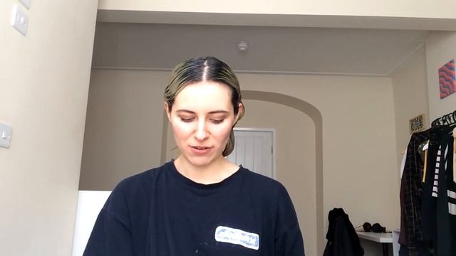 крашусь в зеленый и рассказываю неловкие истории про парней смотреть онлайн