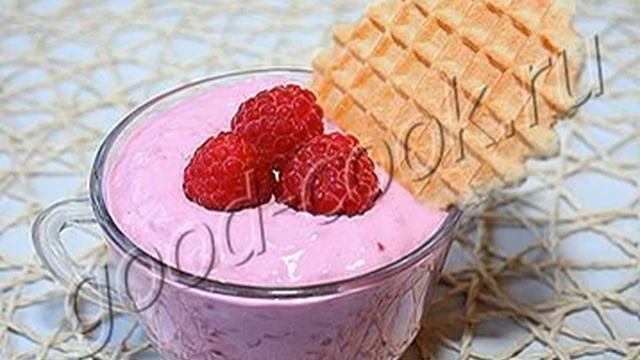 Шу с кракелюром. Малиновое кремю для торта. Заварной малиновый. Заварной малиновый крем. Торт с малиновой пропиткой.