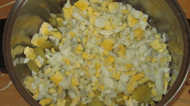Окрошка с колбасой  на тане и сыворотке