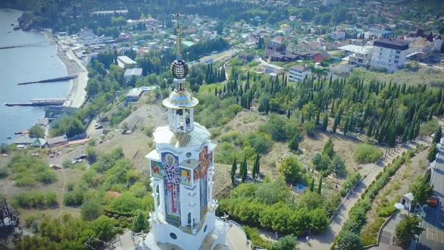 Крым. Храм-маяк Николая Чудотворца с высоты птичьего полёта село Малореченское , Алушта
