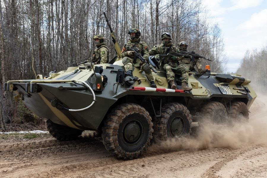 В зоне СВО появилась защищенная от дронов российская «БМП-дикобраз»