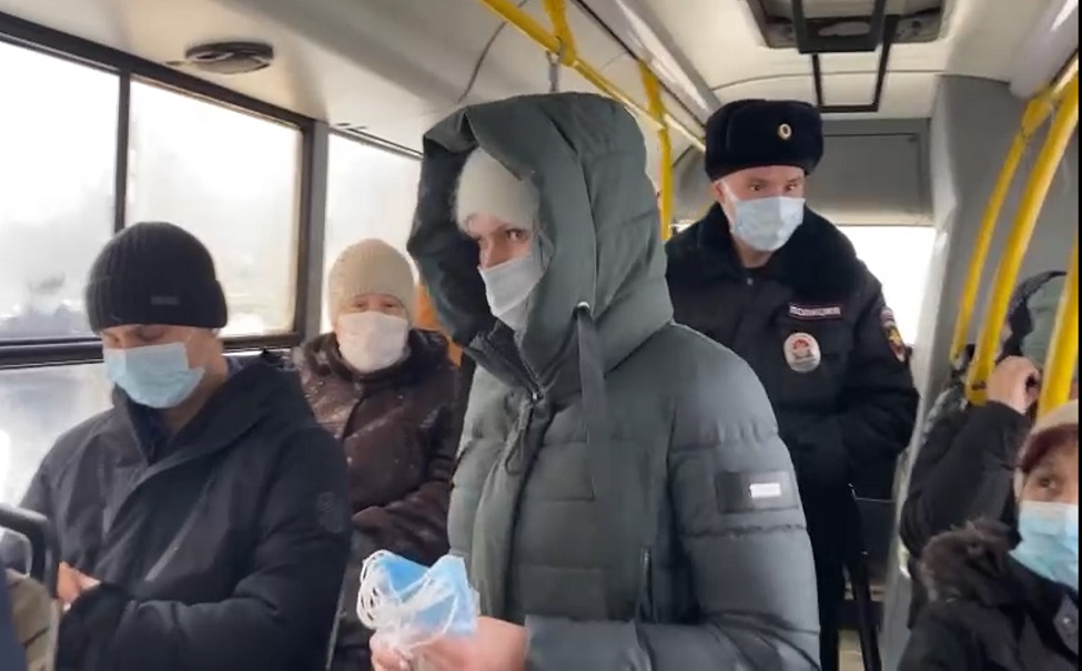 В Липецке полиция и власти проверяют масочный режим в автобусах