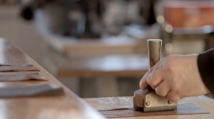 Изготовление кожаных перчаток Roeckl - ручная работа