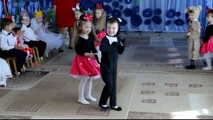 Парный танец на утреннике, Котик и Микки Маус