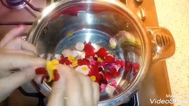 Приготовления розовой воды из лепестков садовых роз