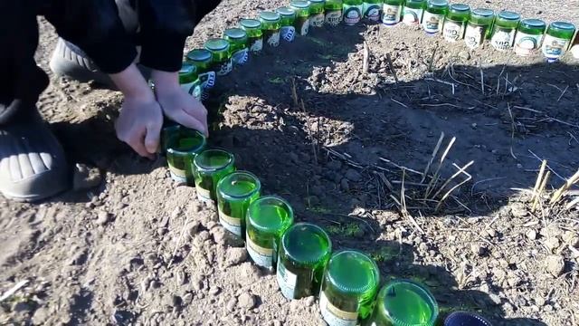 ЛАЙФХАК Бордюр для цветочной клумбы из стеклянных бутылок!бордюр садовый