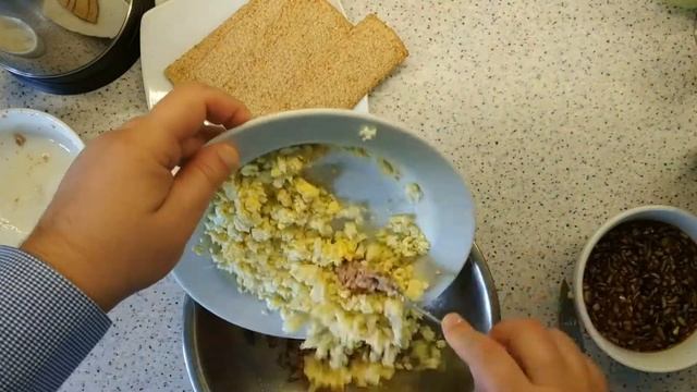 Салат из печени трески. Вкусный и простой рецепт салата из печени трески с яйцом