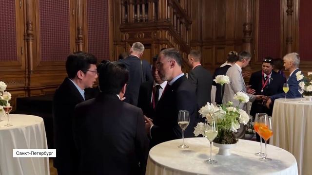 Неформальный ПМЭФ: участники форума собрались на вечернем приеме в особняке Половцова