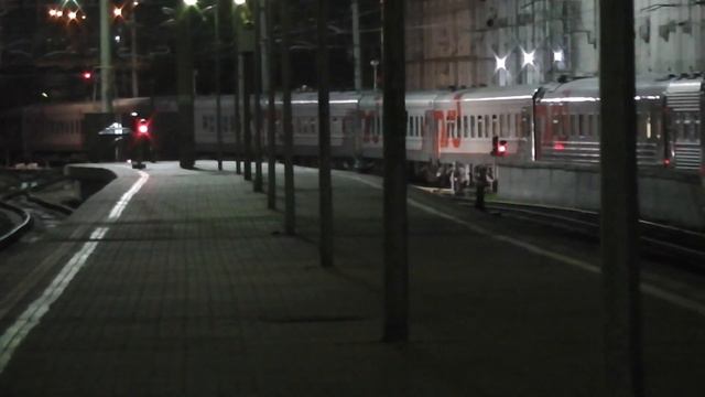 Электровоз ЧС7-261 со скорым поездом № 109В Москва - Анапа смотреть онлайн