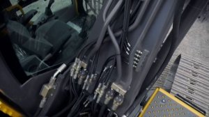 Volvo EC220DL excavator walk-around - NZ build specification