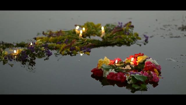 СРЕДЬ ВИШНЁВОГО САДА. Слова Сеня Павлов. Музыка, гитара Вадим Хусаинов. Исполняет Лариса Правдина. смотреть онлайн