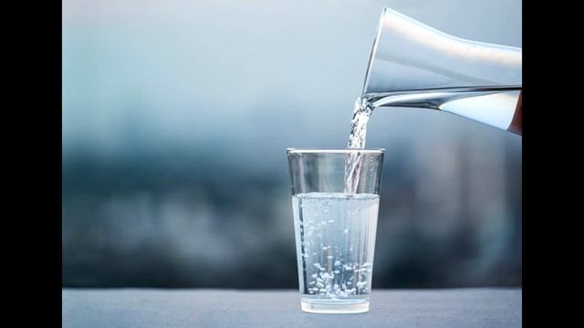 звук наливание воды в стакан смотреть онлайн