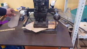 Блинтовое тиснение с вдавленным рисунки и наоборот с вдавленным фоном.