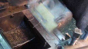 Обработка прямоугольных деталей на токарном станке в приспособление.