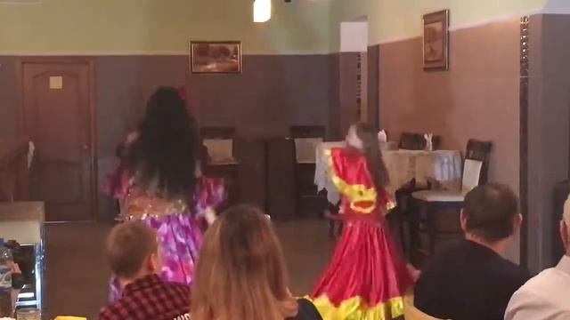 "ЦЫГАНСКОЕ ВЕСЕЛЬЕ" - Ирина Звягина и Настя Жукова - День рождения 18.11.17 смотреть онлайн