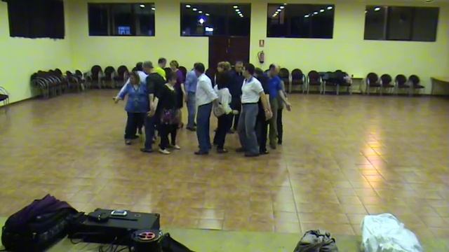 RUEDA DE BACHATA - (CLASE, CON BONITAS FIGURAS) RITMOS LATINOS Y SALÓN смотреть онлайн
