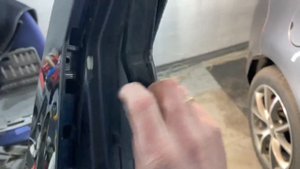 Як зняти скло задньої дверки Renault Scenic/Как снять стекло задней двери Рено Сценик