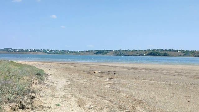 Большой Аджалыкский лиман атмосфера жаркого лета природа лимана вокруг лимана через перешеек