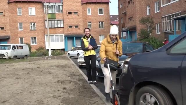 Новый ограждения и парковка  Приемку работ провели депутаты Думы Братска в Правобережном районе
