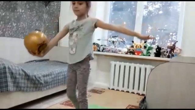 ГИМНАСТИКА. УПРАЖНЕНИЯ С МЯЧОМ. Элементы и мастерство. смотреть онлайн