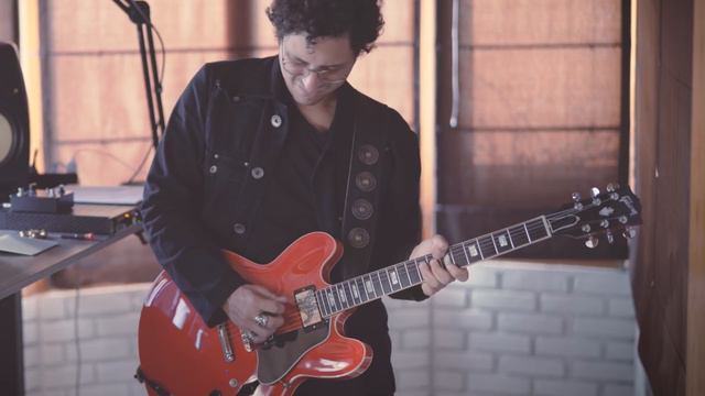 Electric Blues Riffs on a Gibson ES-335 смотреть онлайн