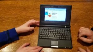 ASUS EeePC 2G Surf - Classic Netbook with Frozen Bubble (and more)