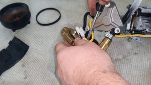 Замена топливного насоса LPI без снятия балона.