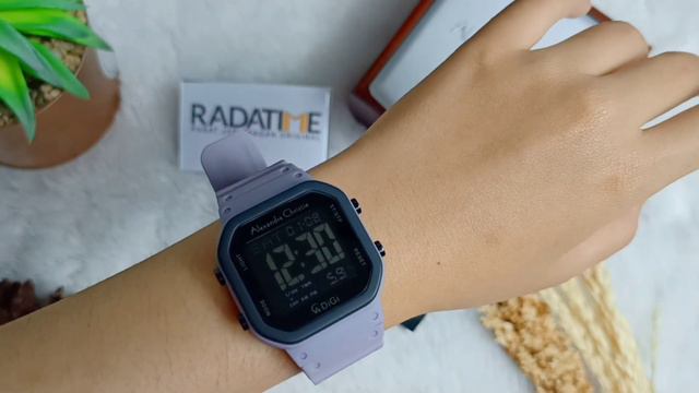 Alexandre Christie Digi Black Dial Purple Rubber смотреть онлайн