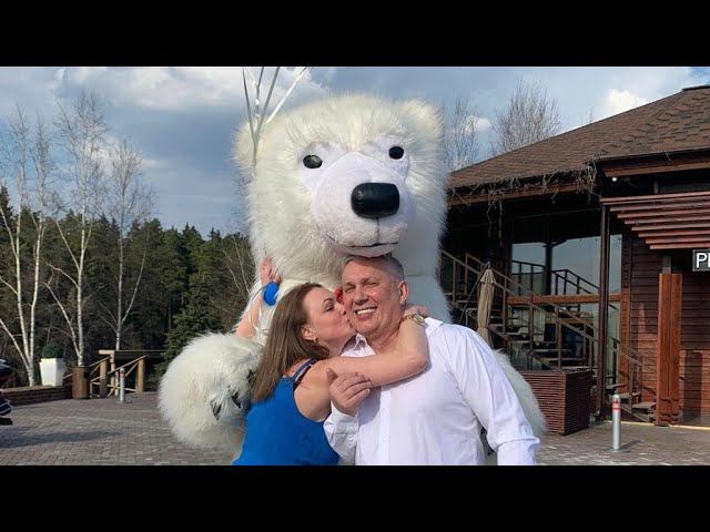 Сюрприз на день рождения: белый мишка у нас дома!