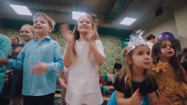 Фитнес Клуб "OHANA" Мытищи. Улётная новогодняя ёлка в Ohana Kids! смотреть онлайн