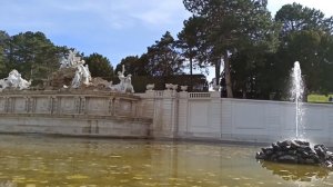 15. IV. Zeitraffer Schloss Schönbrunn Wien Neptunbrunnen. Park wieder offen Gimbal DJI Osmo Mobile