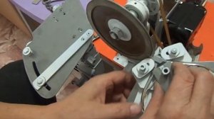 Станок для заточки маникюрных кусачек.