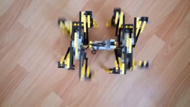 Стопоходящая машина Чебышева из LEGO смотреть онлайн