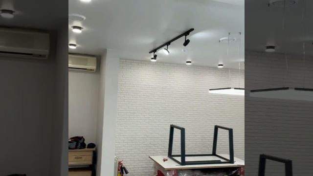 Матовый натяжной потолок с трековым освещением смотреть онлайн