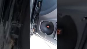 Замена штатных динамиков в Ауди А6 на DL Audio Raven 165