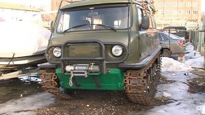 Вездеход на гусеницах УАЗ.