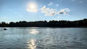 В воде на природе
