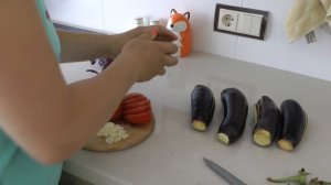 Рецепт приготовления баклажанов в духовке. Вкусно и быстро)