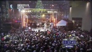 Jay-Z and Rihanna - Run This Town & Umbrella on New Year's Eve With Carson Daly 2010 HD 1080p.flv