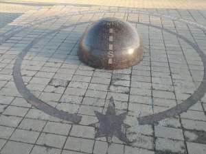 Арт-объект ''Пуп земли'' в городе Кунгуре Пермского края России