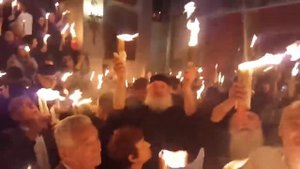 Благодатный Огонь у Гроба Господня не обжигает и не опаляет волосы. The Holy Fire does not burn.