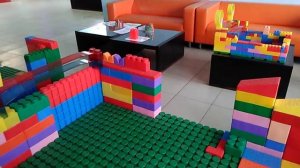 серега и огромный конструктор gigabloks