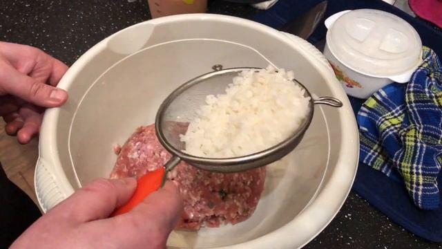 Ежики с томатно-сметанной подливой на сковороде эпизод №419 смотреть онлайн