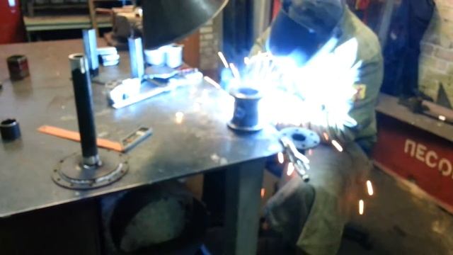 Фонарь смотровой по ч. 598-03.085 Ду 32 производство ПК МС.mp4 смотреть онлайн